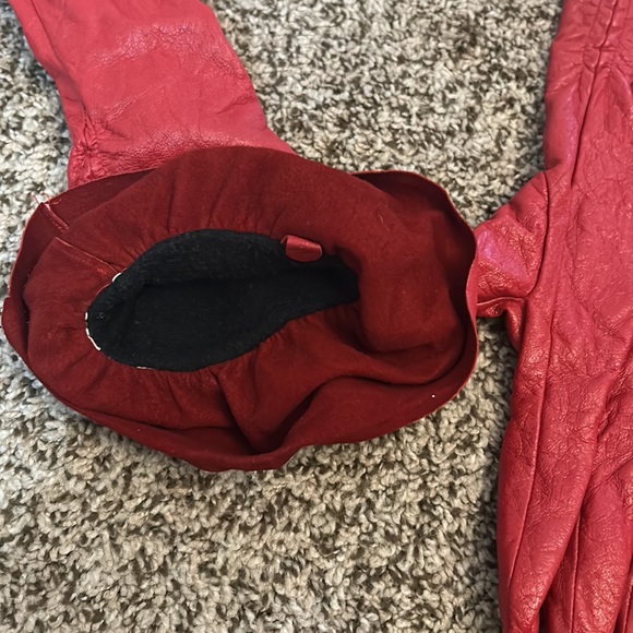 Gloves - Picture 2 of 4